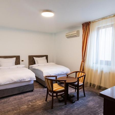 Pensiunea Casa Vera Târgu Jiu Exteriör bild